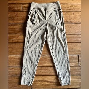 Athleta Women's Khaki Tan Pull On Size 0 Hiking Outdoor Ankle Pants